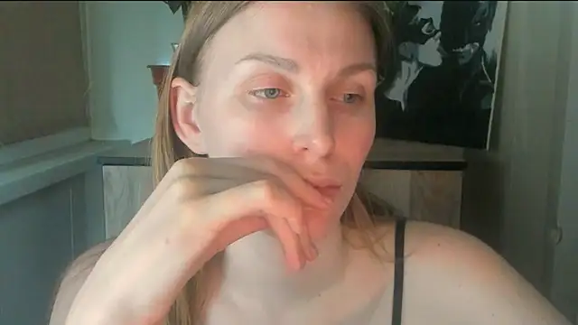 JuliaMuuun online show from 05-08-26, 07:39