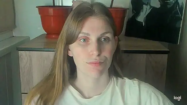 JuliaMuuun online show from 05-11-26, 09:45