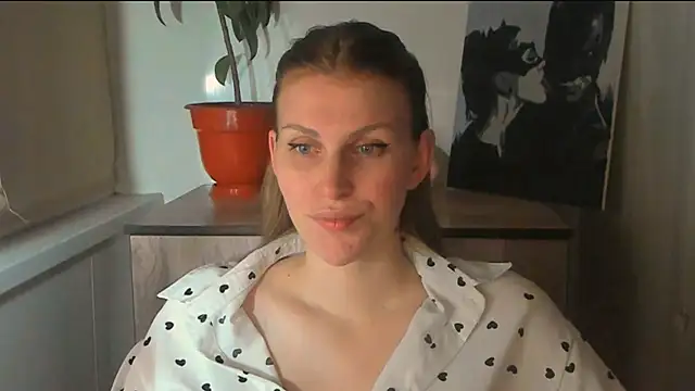 JuliaMuuun online show from 03-31-26, 08:55