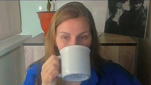JuliaMuuun online show from 04-19-26, 08:00