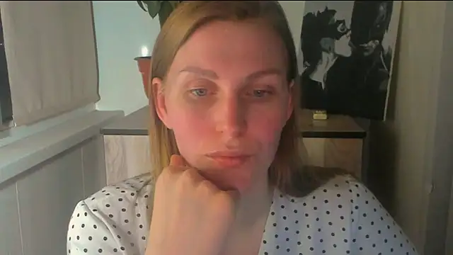 JuliaMuuun online show from 04-28-26, 09:30