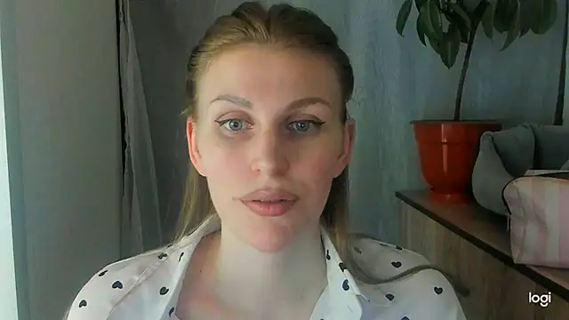 JuliaMuuun online show from 06-06-26, 08:58