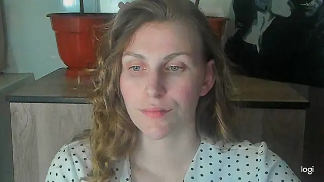 JuliaMuuun online show from 05-18-26, 09:30