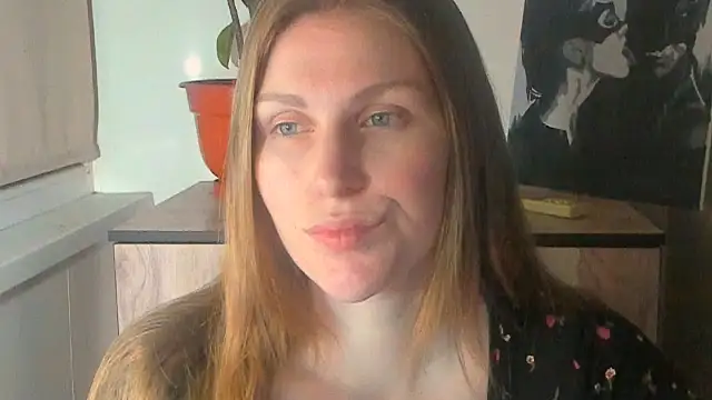 JuliaMuuun online show from 04-10-26, 08:38