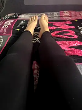 Snapshot of feetwithlottielou chatting on 09-12-25, 08:47 feetwithlottielou online show from 09-12-25, 08:47