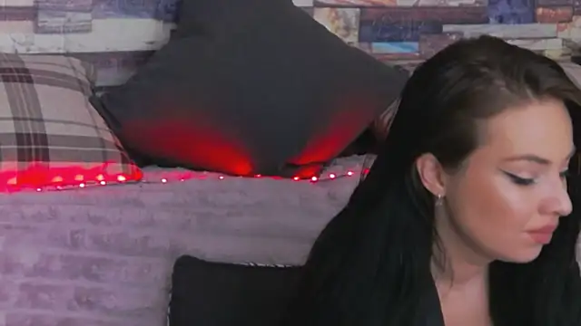 Snapshot of GrayLunna chatting on 10-06-25, 05:41 GrayLunna online show from 10-06-25, 05:41