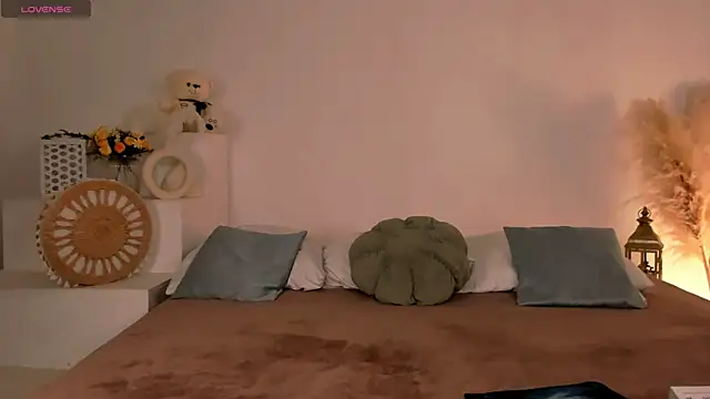 Little Clare online show from 06-14-26, 06:53