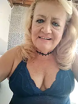 Snapshot of Belladama61 chatting on 10-27-25, 11:33 Belladama61 online show from 10-27-25, 11:33