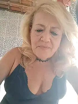 Snapshot of Belladama61 chatting on 10-29-25, 10:36 Belladama61 online show from 10-29-25, 10:36