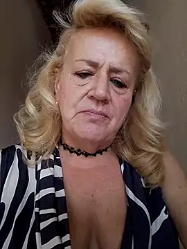 Snapshot of Belladama61 chatting on 09-24-25, 11:17 Belladama61 online show from 09-24-25, 11:17