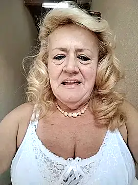 Snapshot of Belladama61 chatting on 09-10-25, 11:31 Belladama61 online show from 09-10-25, 11:31