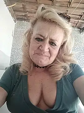 Snapshot of Belladama61 chatting on 10-05-25, 01:35 Belladama61 online show from 10-05-25, 01:35