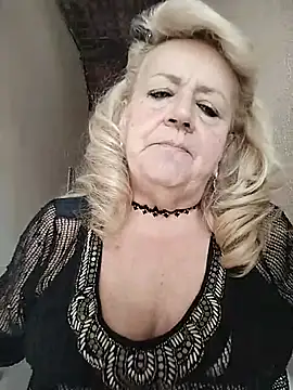 Snapshot of Belladama61 chatting on 09-27-25, 12:22 Belladama61 online show from 09-27-25, 12:22