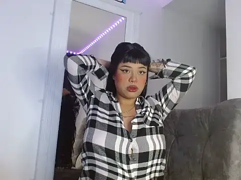 reina reina online show from 10-23-25, 10:30