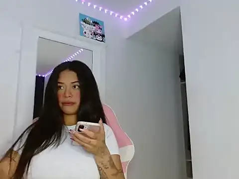 reina reina online show from 11-30-25, 10:10