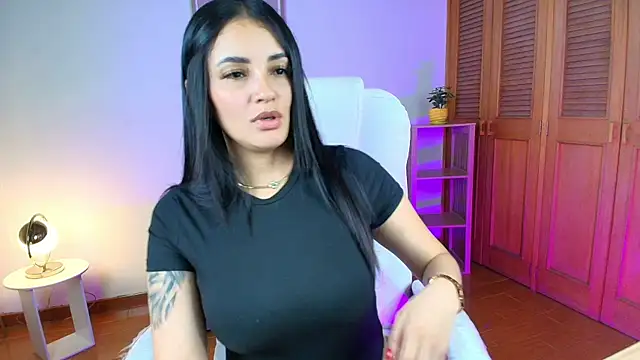 Snapshot of Julieta92_ chatting on 06-25-26, 10:37 Julieta92 online show from 06-25-26, 10:37