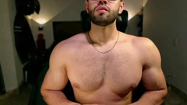 Snapshot of jacobmuscle4u chatting on 10-24-25, 01:48 jacobmuscle4u online show from 10-24-25, 01:48