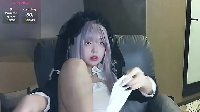 Snapshot of a5l2e0x chatting on 11-15-25, 02:32 a5l2e0x online show from 11-15-25, 02:32