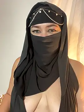 Amyraa  online show from 11-08-25, 01:42