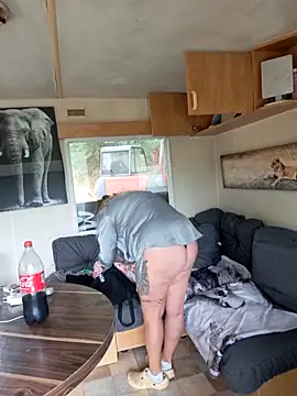 Misspapillon1840 online show from 09-10-25, 07:40