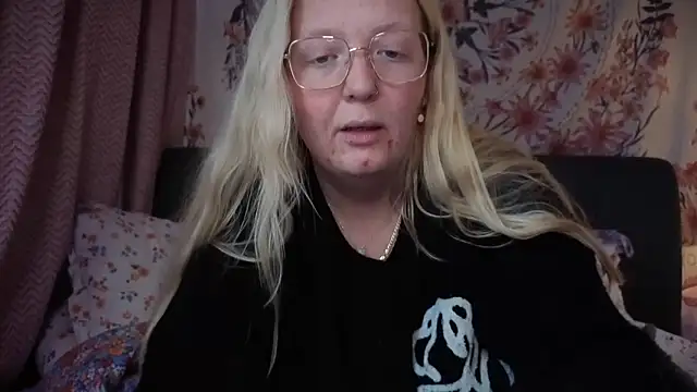 Daisyxoxo  online show from 03-08-26, 09:45