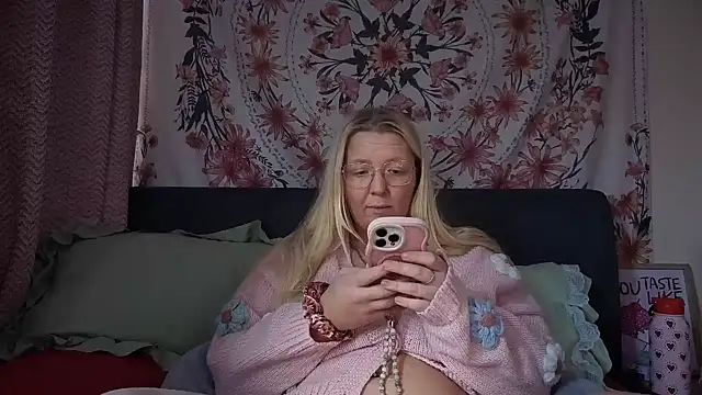 Daisyxoxo  online show from 04-14-26, 09:36