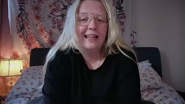 Daisyxoxo  online show from 05-19-26, 08:43