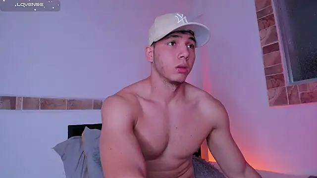 max valiant1 online show from 10-21-25, 09:52