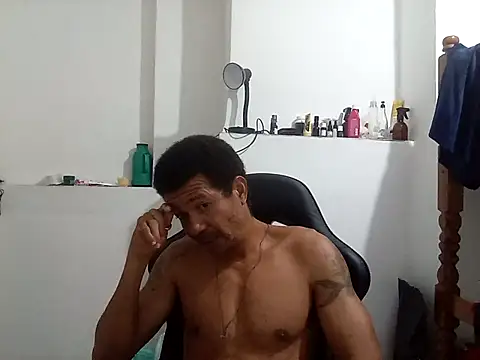 moreno25centimetro online show from 10-21-25, 12:54