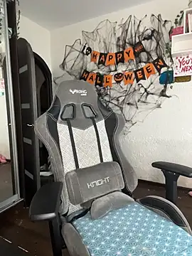 MikssMolly online show from 11-27-25, 06:47