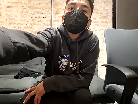 Snapshot of Molly_Erik chatting on 10-05-25, 05:31 Molly Erik online show from 10-05-25, 05:31