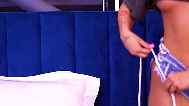 MillaSerene online show from 10-23-25, 04:55