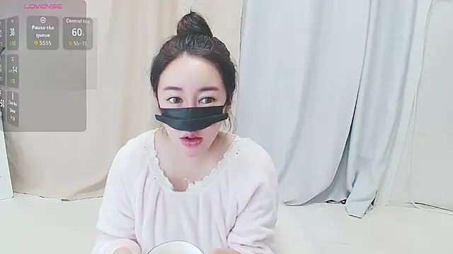 Snapshot of Anna-03 chatting on 10-14-25, 03:51 Anna-03 online show from 10-14-25, 03:51