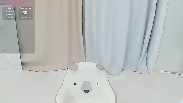 Snapshot of Anna-03 chatting on 09-22-25, 02:28 Anna-03 online show from 09-22-25, 02:28