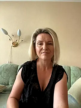 Snapshot of AliceSwan4011 chatting on 09-22-25, 02:34 AliceSwan4011 online show from 09-22-25, 02:34