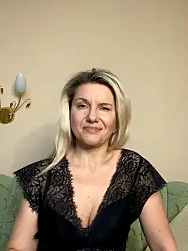 AliceSwan4011 online show from 11-03-25, 04:21