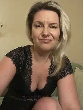 AliceSwan4011 online show from 07-24-26, 02:24