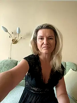 Snapshot of AliceSwan4011 chatting on 09-19-25, 02:54 AliceSwan4011 online show from 09-19-25, 02:54