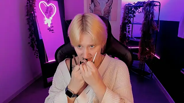 Snapshot of CinBellamy chatting on 09-25-25, 05:02 CinBellamy online show from 09-25-25, 05:02