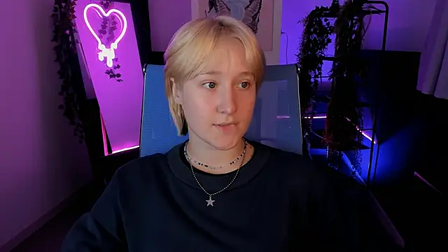 Snapshot of CinBellamy chatting on 09-09-25, 05:39 CinBellamy online show from 09-09-25, 05:39