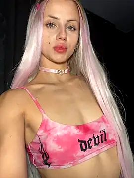 Snapshot of FavoriteKira chatting on 09-12-25, 05:24 FavoriteKira online show from 09-12-25, 05:24