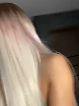 Snapshot of FavoriteKira chatting on 10-11-25, 04:30 FavoriteKira online show from 10-11-25, 04:30