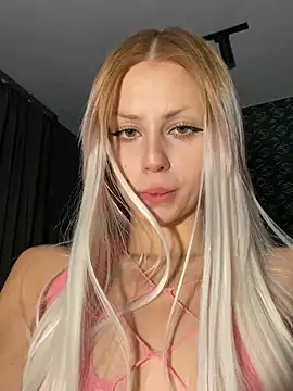 Snapshot of FavoriteKira chatting on 10-12-25, 04:19 FavoriteKira online show from 10-12-25, 04:19