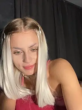 Snapshot of FavoriteKira chatting on 09-08-25, 04:39 FavoriteKira online show from 09-08-25, 04:39