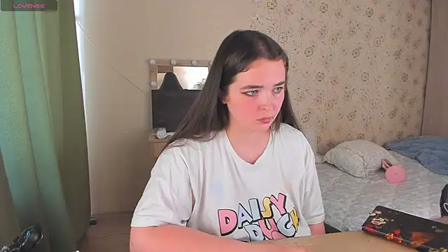 Snapshot of Alice_next_door chatting on 06-15-26, 01:22 Alice next door online show from 06-15-26, 01:22