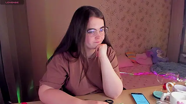 Alice next door online show from 02-25-26, 02:06