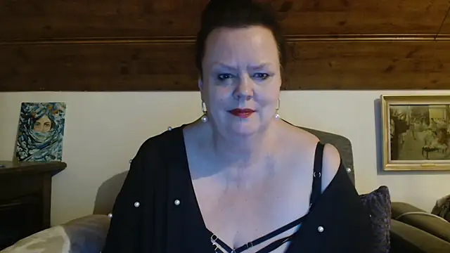 TiffanyMature online show from 04-17-26, 09:50