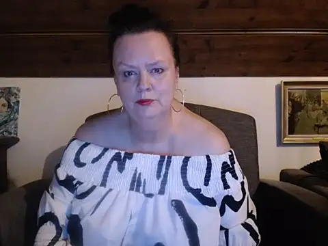 TiffanyMature online show from 06-27-26, 08:04