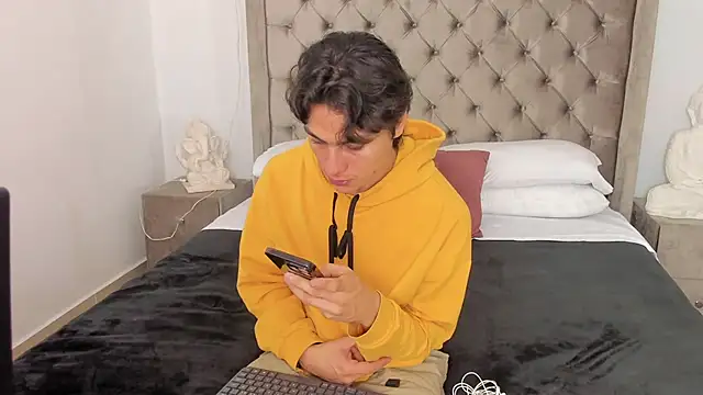 AlexanderHall online show from 01-17-26, 12:37