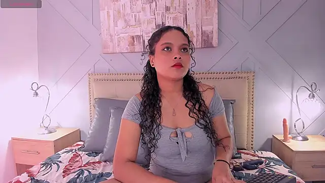 ValeriaJulio  online show from 09-15-25, 11:43